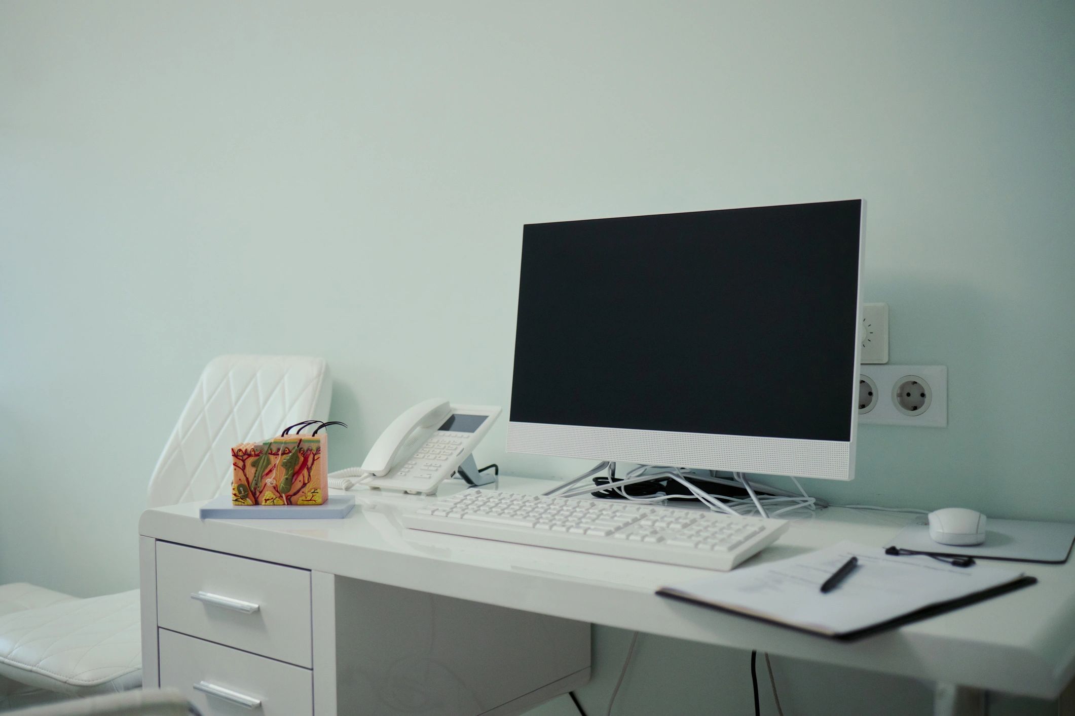 Espacio moderno de atención para consultas de AutoShiftCR